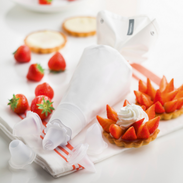Tupperware Piping Bag With 5 Decorating Nozzles